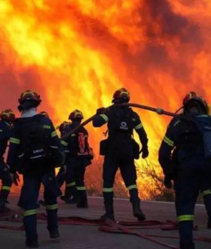 More than 100 firefighters battle major wildfire on the Greek island of Chios