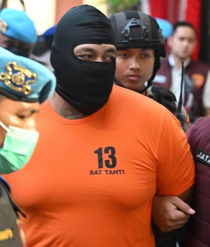 Three Australians face death penalty for Bali villa murder; two arrested after fleeing to Singapore