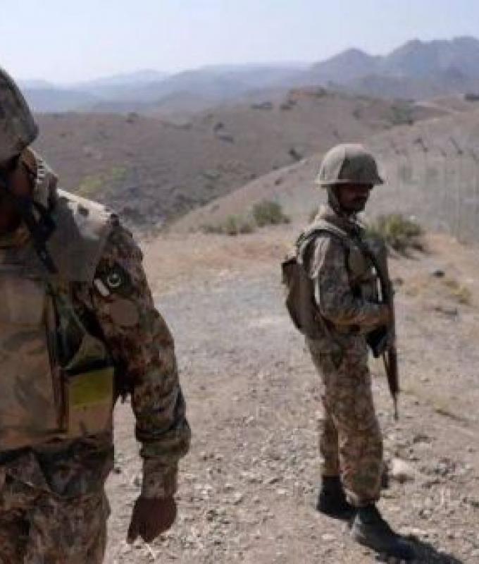 Car bomb attack in Pakistan kills at least 13 soldiers