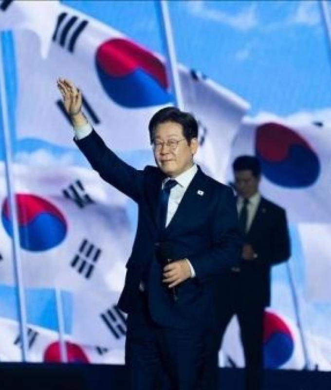 President Lee's approval rating soars to 65% as South Korea enters new political chapter
