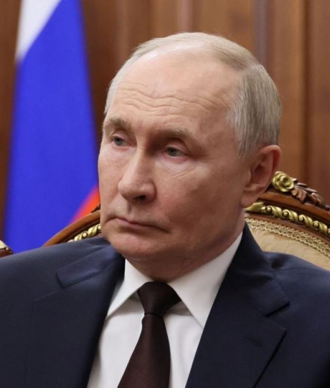 Kremlin says it’s unclear if report that Trump threatened to bomb Moscow is fake or not