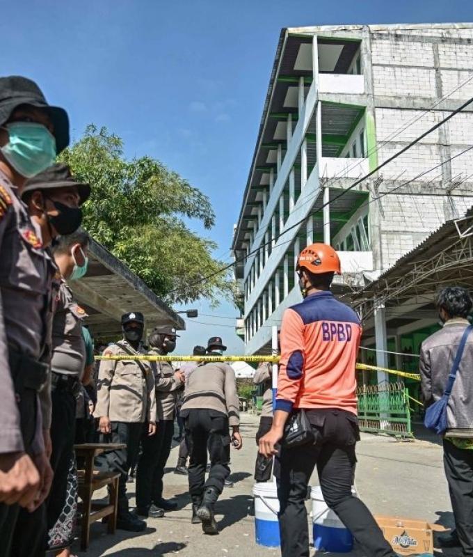 No more signs of life in Indonesia school collapse, say rescuers
