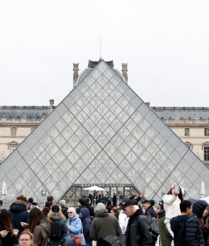 Louvre moves precious jewels to bank vault after US$102m heist