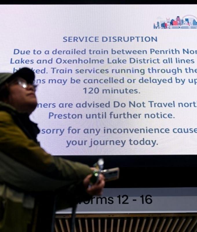 Train from Glasgow derails in England, passengers safe but major delays ahead