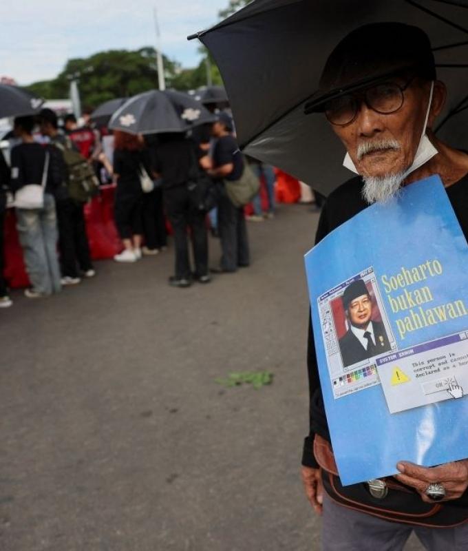 Indonesian activists rally in Jakarta against Suharto’s national hero bid