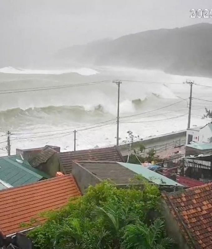 Deadly Typhoon Kalmaegi batters Vietnam and the Philippines, killing at least 193 and causing widespread destruction