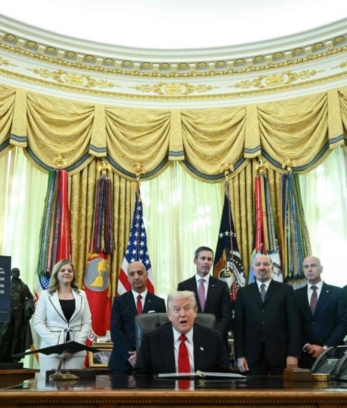 Drama at the White House as weight-loss drug boss collapses during Trump event (VIDEO)