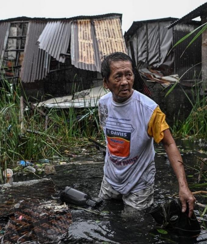 Super Typhoon Fung-wong weakens in Philippines as death toll rises to four