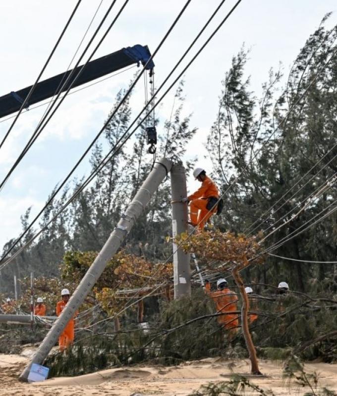 ‘It felt miraculous’: Three men pulled alive from Vietnam sea 40 hours after Typhoon Kalmaegi