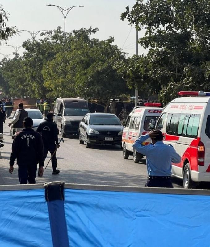 At least eight injured in blast near Islamabad court, police investigate cause