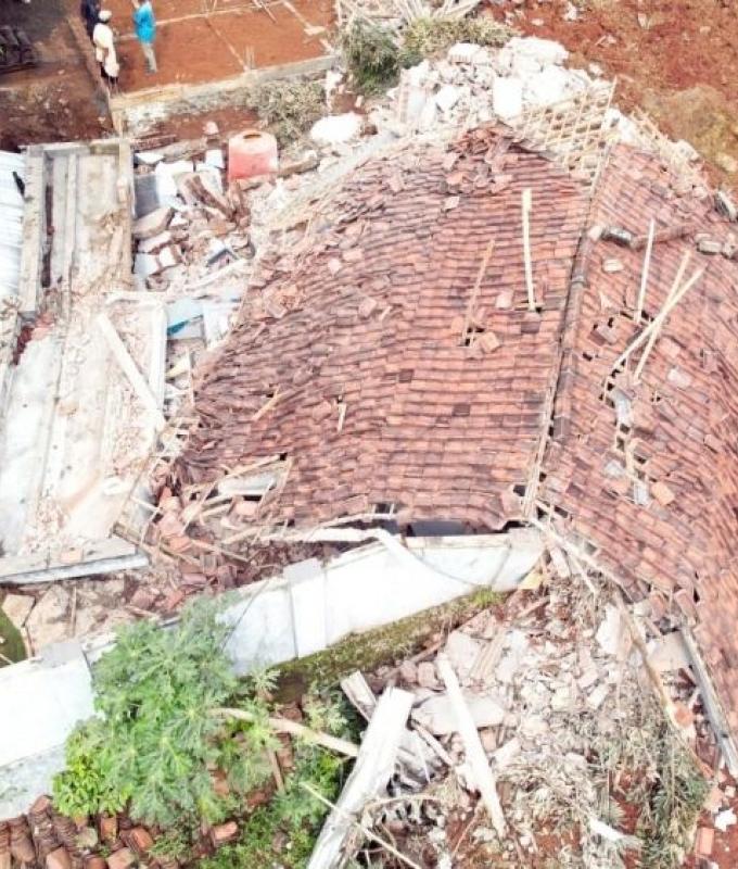 Java villages buried by rain-fuelled landslide; 11 dead, 12 missing