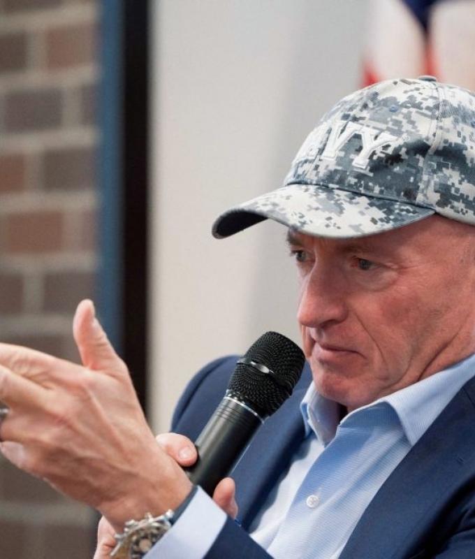 Pentagon threatens to prosecute Senator Mark Kelly by recalling him to Navy service