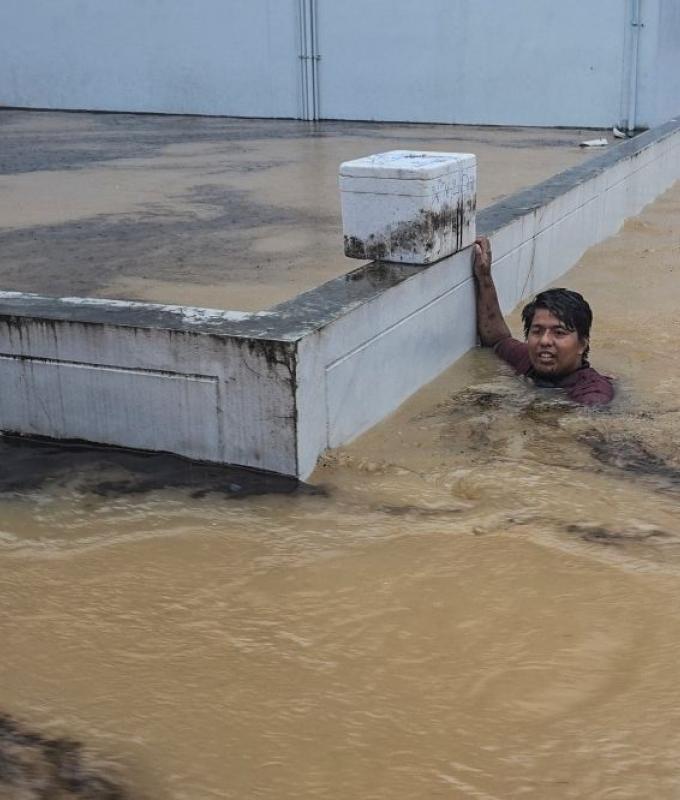 Thailand to send aircraft carrier for flood relief as rains intensify