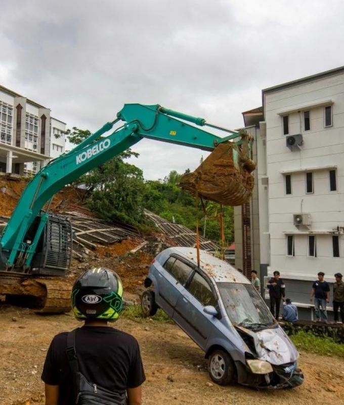 Death toll from Indonesia floods, landslides rises to 19
