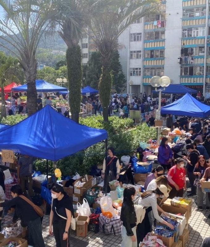 Hong Kong rallies: Volunteers race to aid survivors after deadly fire