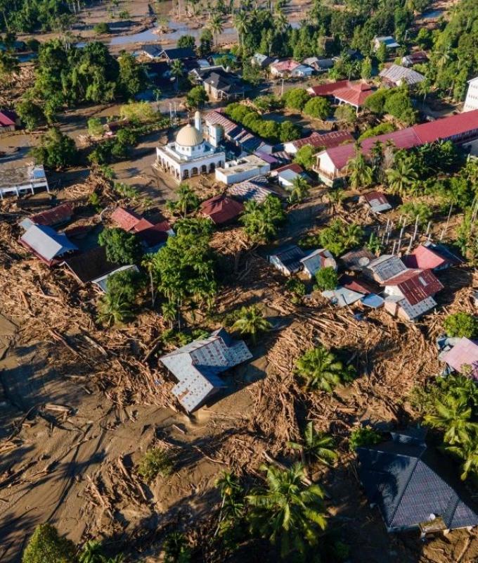 Indonesians pick up the pieces after floods ravage island