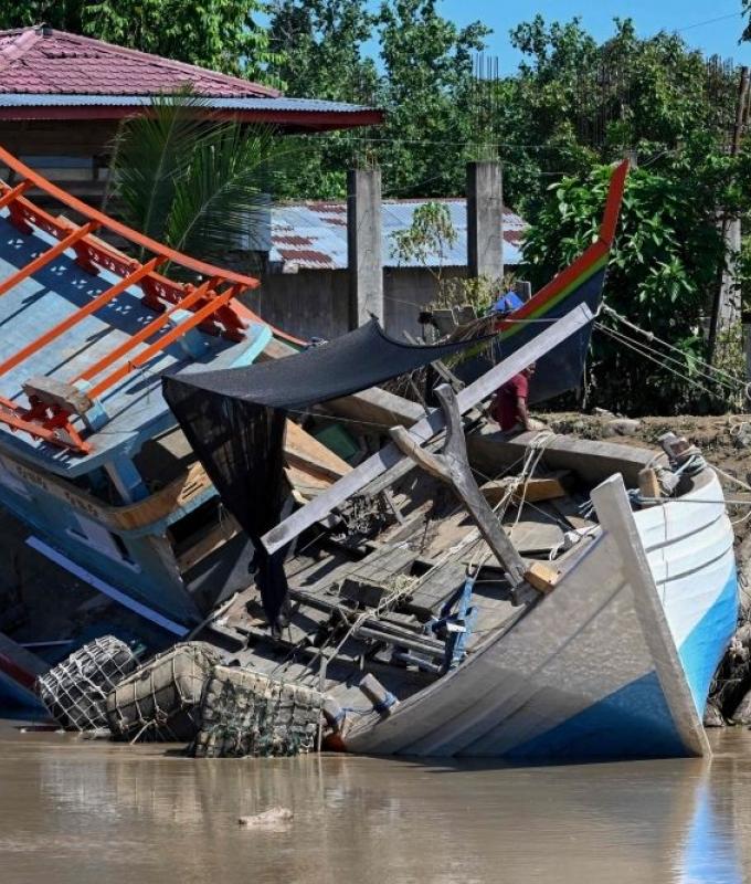 Floods across Asia kill over 1,000, militaries deployed in Indonesia and Sri Lanka
