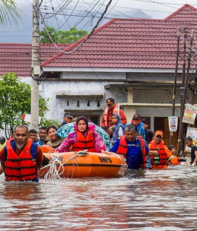 At least 480 dead as floods and landslides wreak havoc across South-east Asia