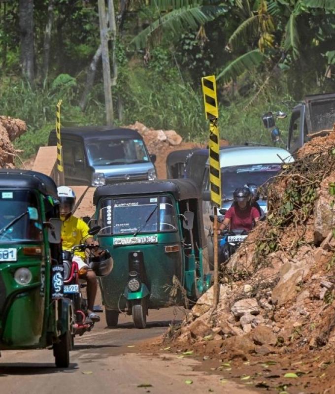Clean-up hampered in Sri Lanka after floods and landslides leave nearly 500 dead