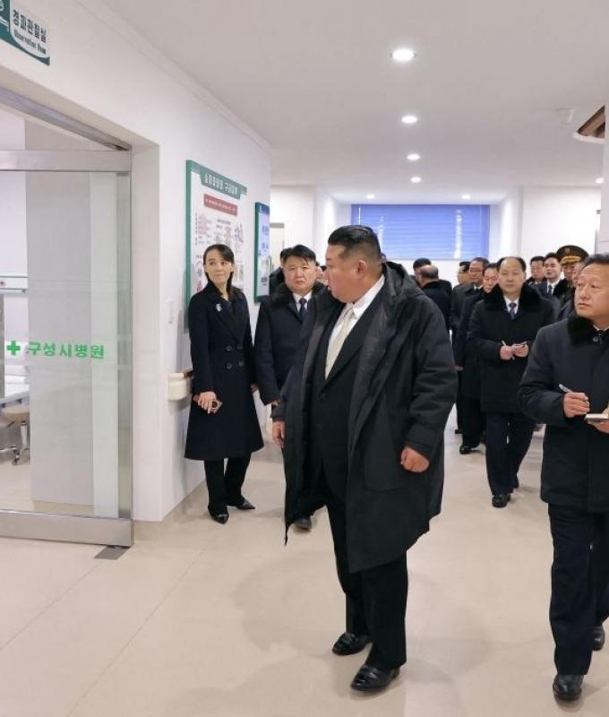 North Korea’s gadget elite: Kim Yo‑jong seen with foldable phone despite sanctions