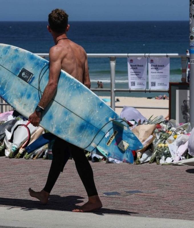 Crowds swim and paddle at Bondi Beach in tribute to victims
