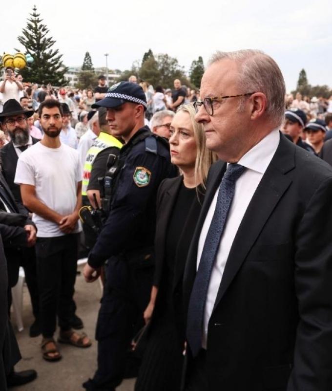 Australian PM Albanese booed at Bondi memorial for victims of antisemitic attack