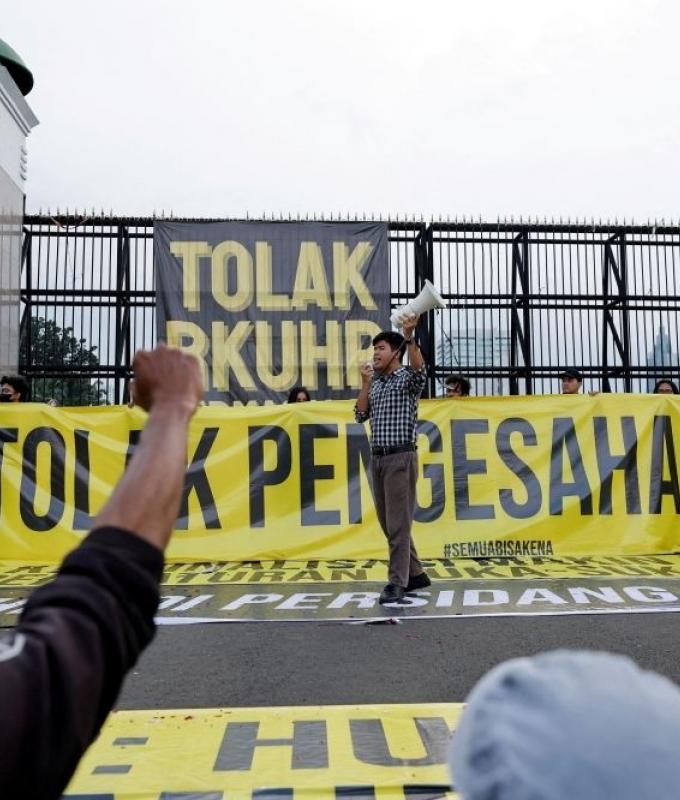 Indonesia’s new criminal code criminalises premarital sex, insults to the state; minister warns of abuse risks