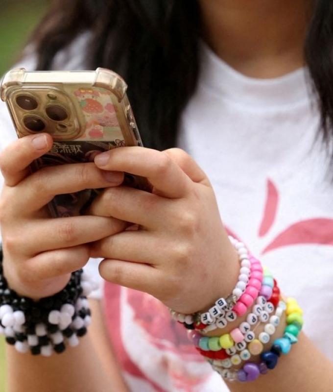 France drafts law to ban social media for under‑15s by September
