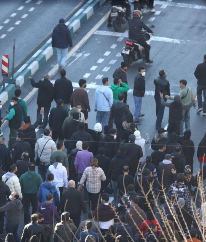 Trump says US is ‘locked and loaded’ to act if Iran kills peaceful protesters during deadly price protests