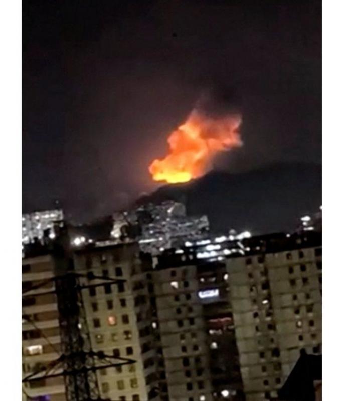 Smoke, loud noises reported in Caracas as power outage hits near military base; cause unclear