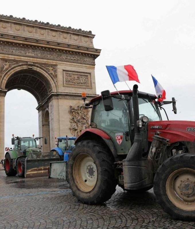 French farmers roll into Paris on tractors to protest Mercosur trade deal