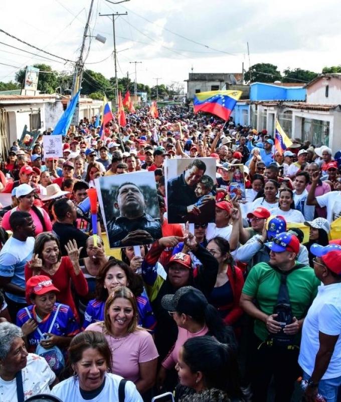 Tense week in Caracas: Maduro supporters take to streets as US holds ex-leader