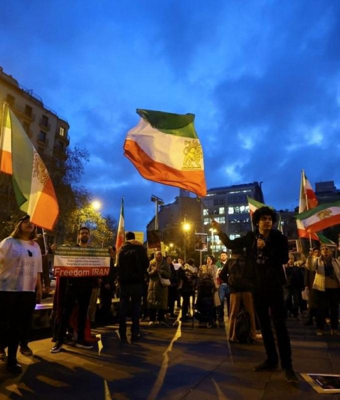 Trump urges Iranians to keep protesting, saying ‘help is on its way’