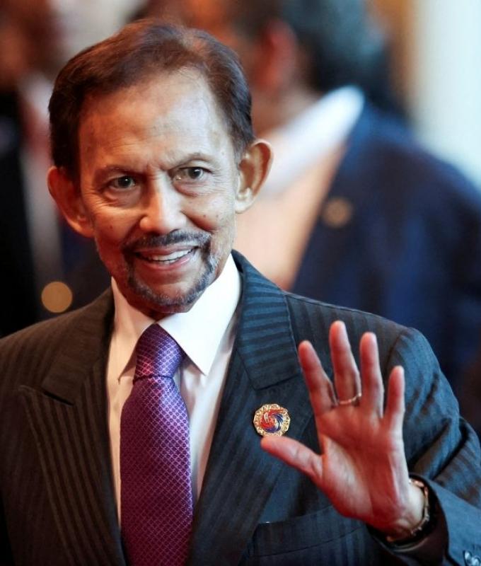 Brunei’s sultan to undergo knee surgery, faces up to three-month recovery
