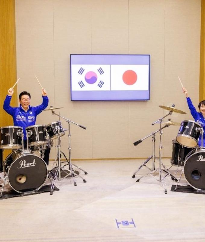 Drum diplomacy: Japan’s Takaichi and South Korea’s Lee end first day of summit with K-pop jam