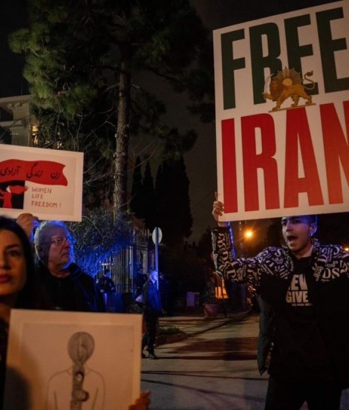 Iran protests fade under force and blackout, but shah’s son says clerical rule will fall