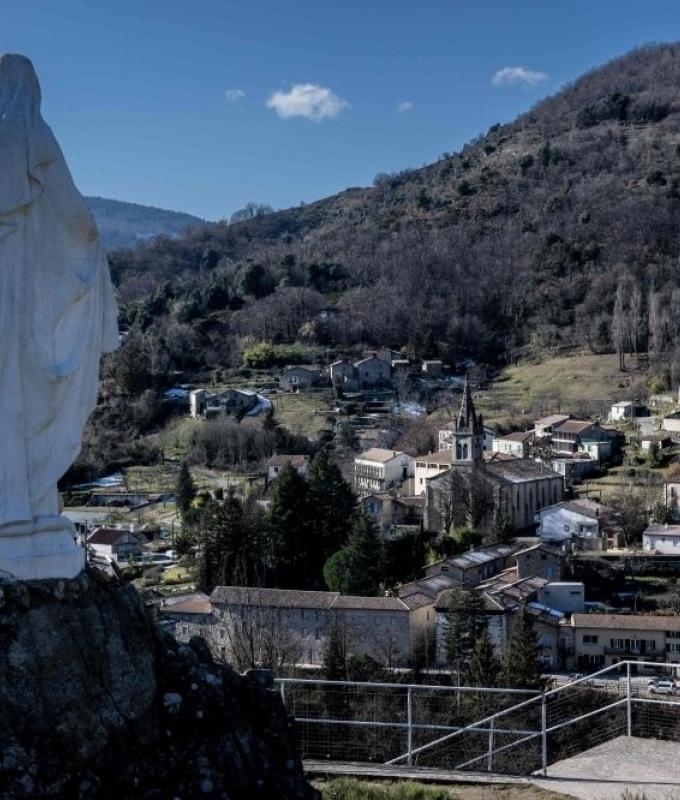 Top US Catholic cardinals question morality of American foreign policy