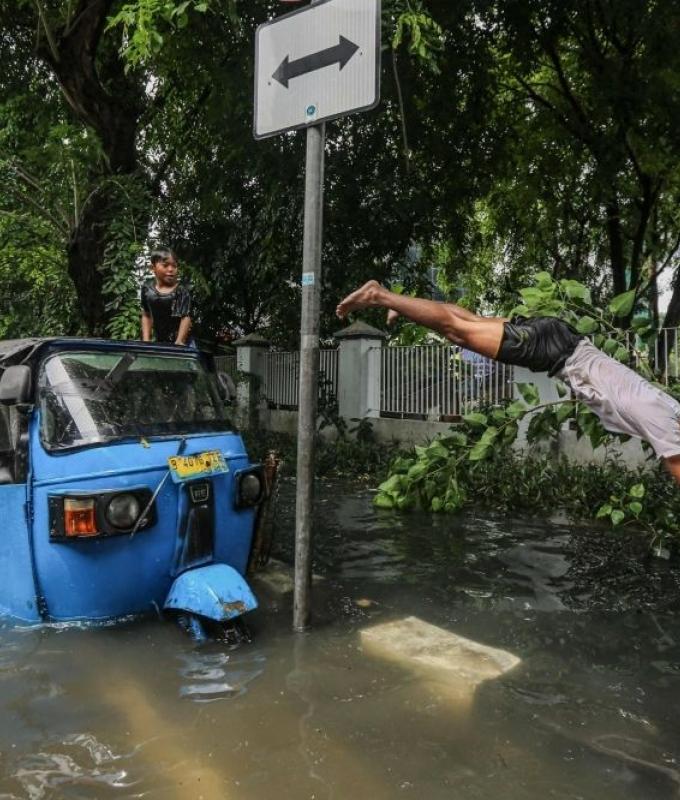 Indonesia revokes permits of 28 firms after deadly floods