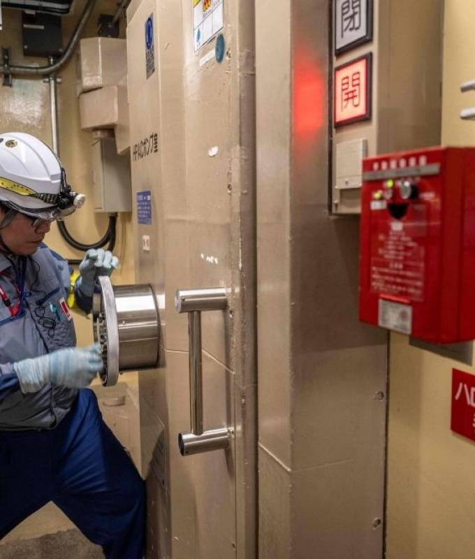 Japan restarts world’s largest nuclear plant for first time since 2011, despite local fears