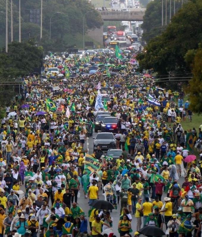 Lightning strike hits near rally for Brazil’s former president, injures 89