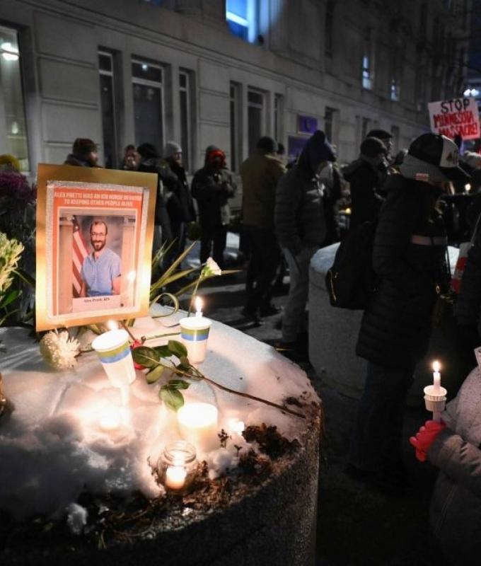 US places two immigration agents on leave after fatal Minneapolis shooting as Trump attacks mayor