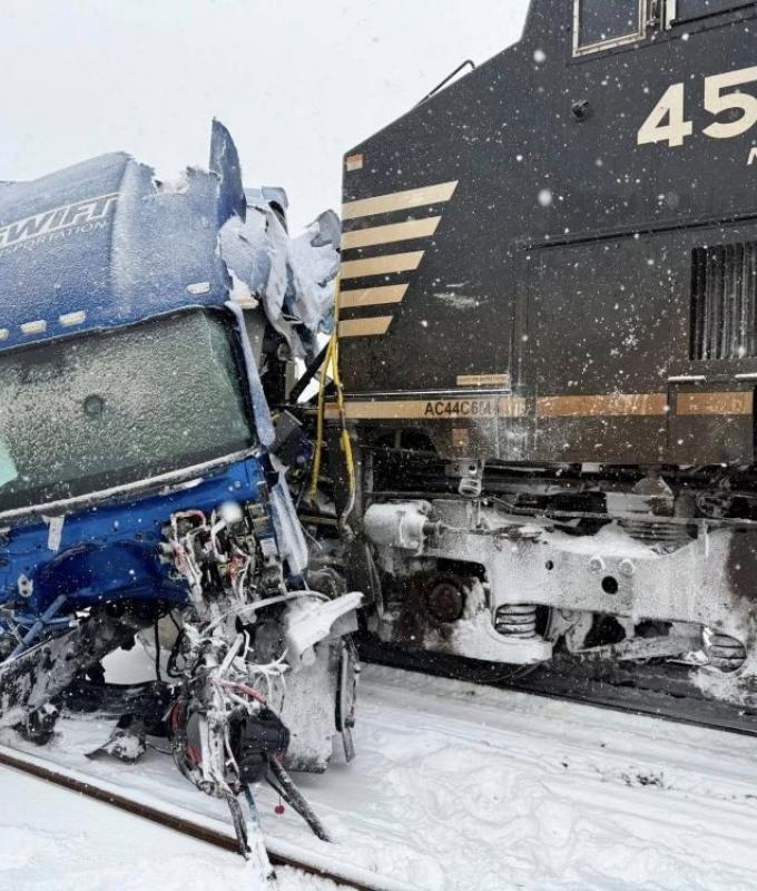 Snowstorm batters southern US, causing travel chaos, flight cancellations and subzero temperatures