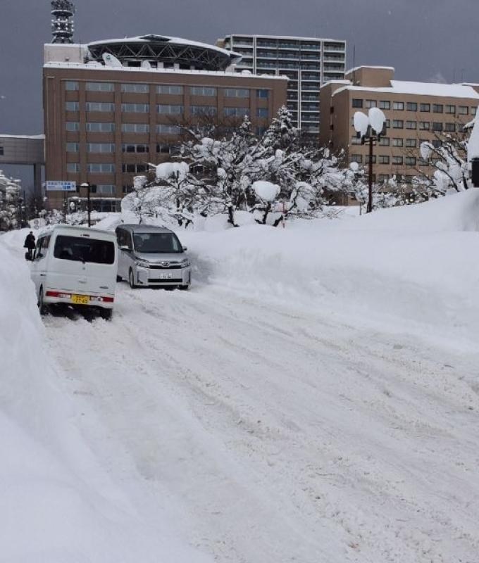 Japan battles record snow, death toll climbs to 30 ahead of midwinter election