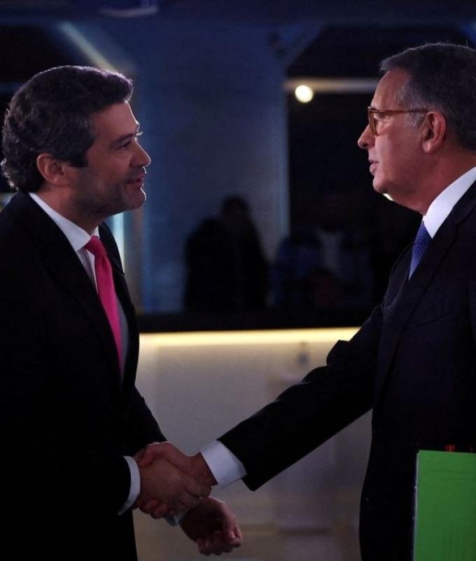 Socialist poised to defeat far-right leader in Portugal presidential vote, poll shows