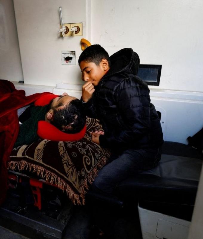 Israeli strikes kill 18 in Gaza, patient crossings at Rafah halted, Palestinian officials say