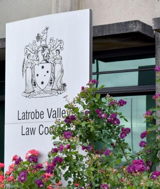 Notorious Melbourne gangland figure Tony Mokbel to walk free as prosecutors drop planned drug retrial