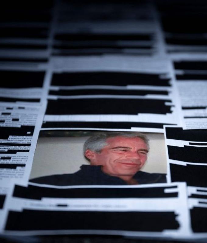 US lingerie tycoon Les Wexner testifies he was ‘conned’ by Epstein, denies knowing of crimes