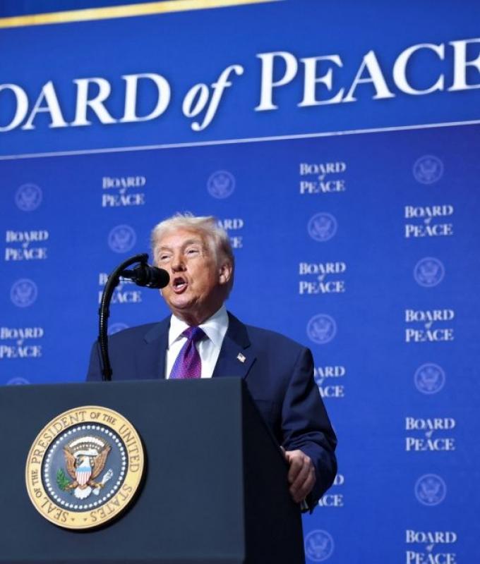 Trump gives Iran 10-day ultimatum as US boosts military presence