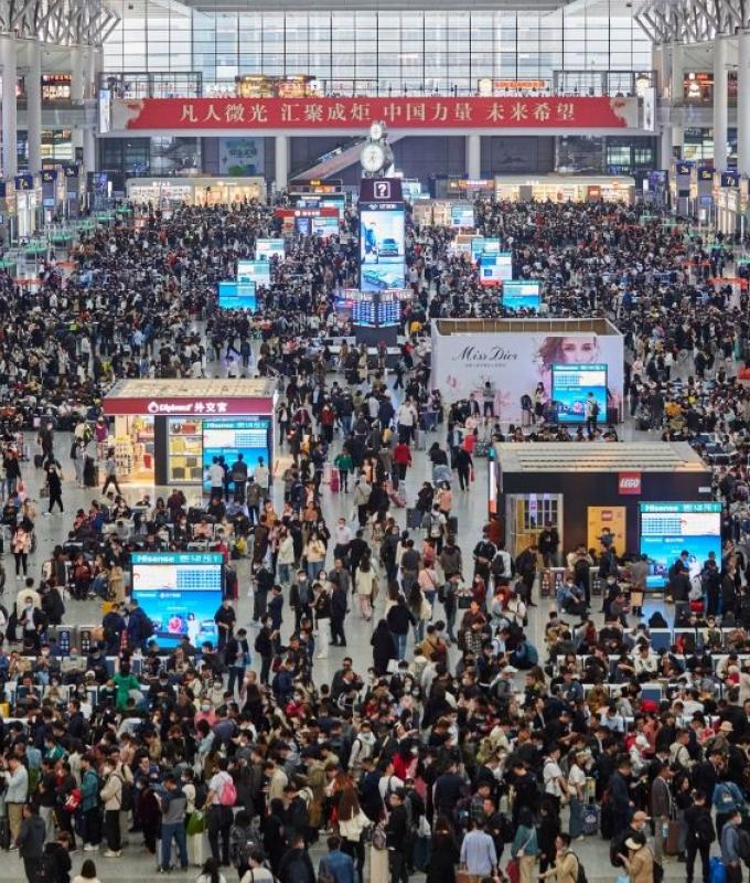 China logs 258 million rail trips halfway through Spring Festival travel season