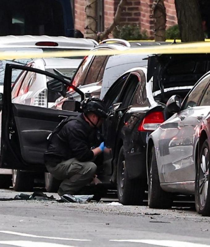 New York police confirms homemade bomb thrown near anti-Islam protest in Manhattan